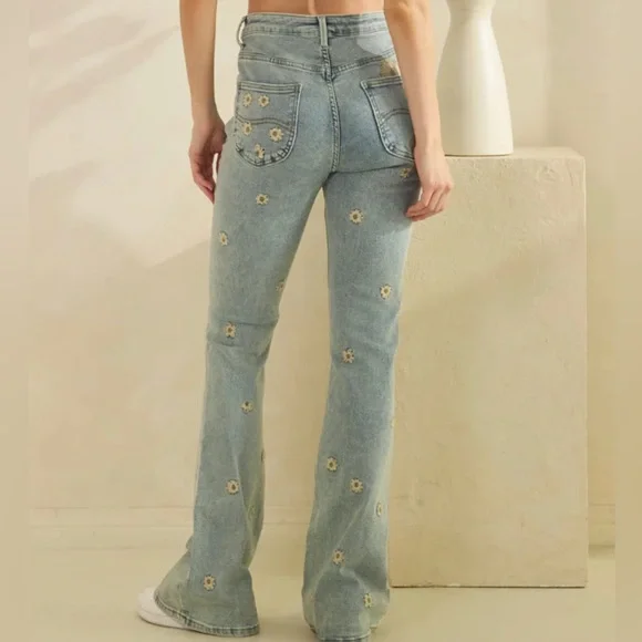 Oli & Hali Floral Embroidered Light Blue Jeans - Picture 3 of 9